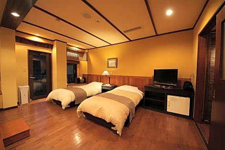 Twin Room with Tatami Area - Fuji