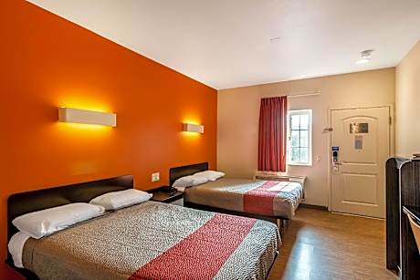 2 Queen Beds | Non-Smoking