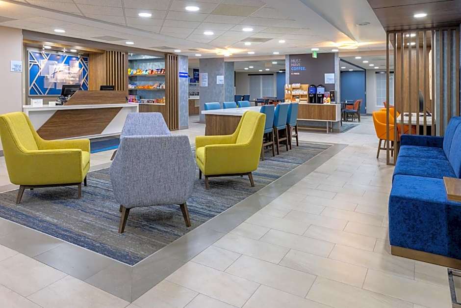 Holiday Inn Express Hotel & Suites Center Township By IHG