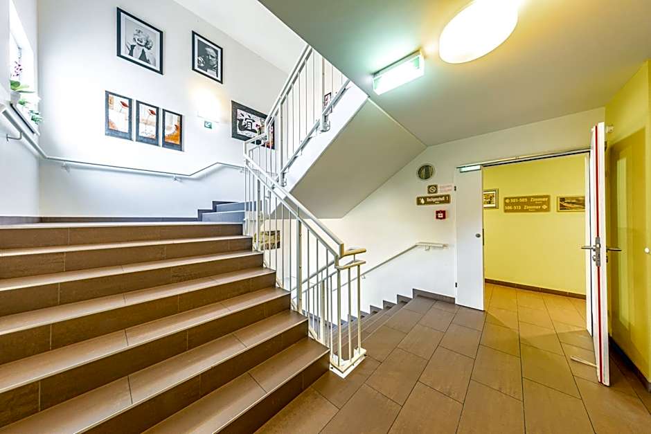 A&T Hotel & Hostel