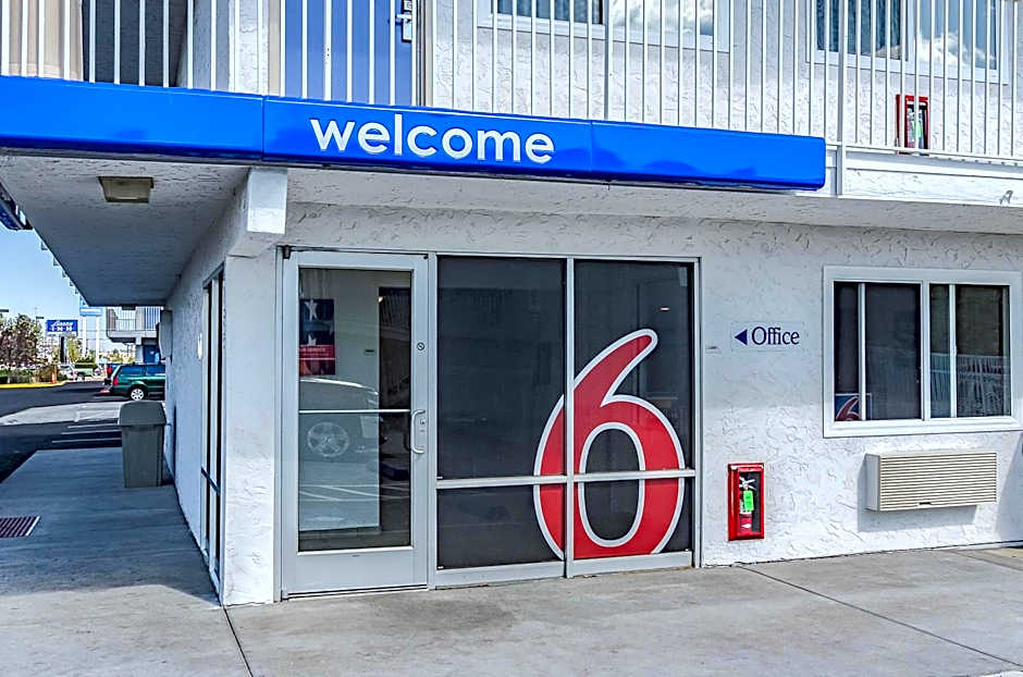 Motel 6 Cheyenne, WY