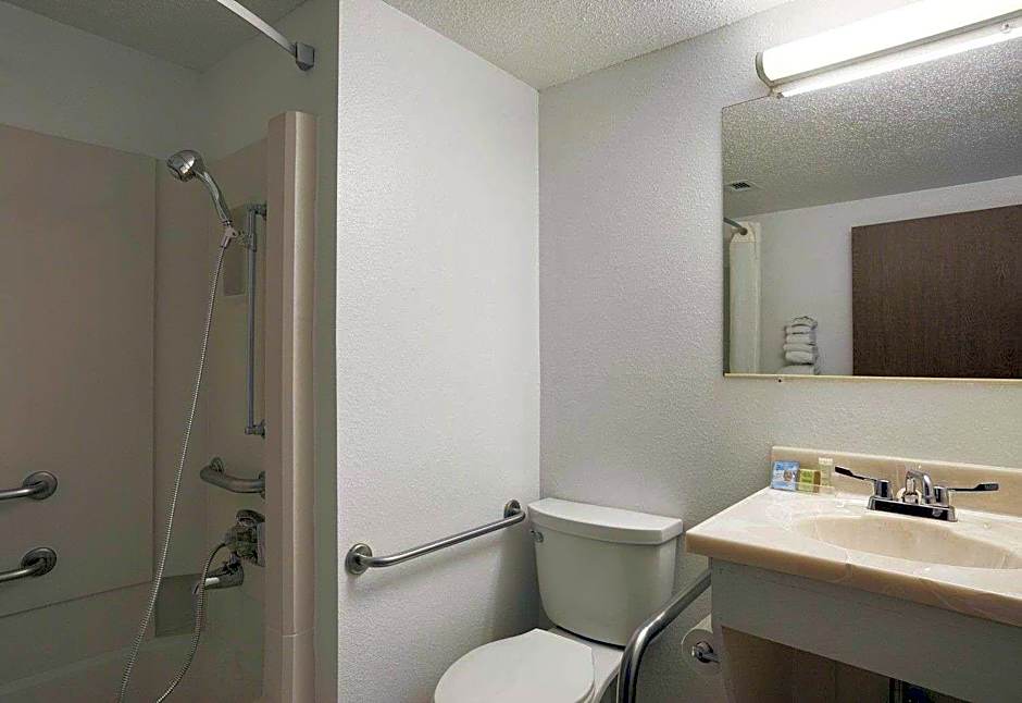 Super 8 by Wyndham Council Bluffs IA Omaha NE Area