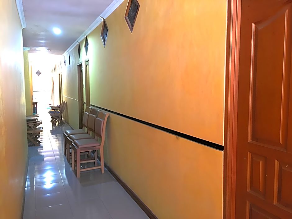 Hotel Alami near Alun-Alun Klaten by ZUZU