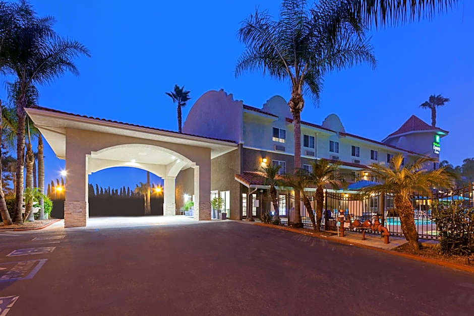 Holiday Inn Express Hotel & Suites San Diego-Escondido By IHG