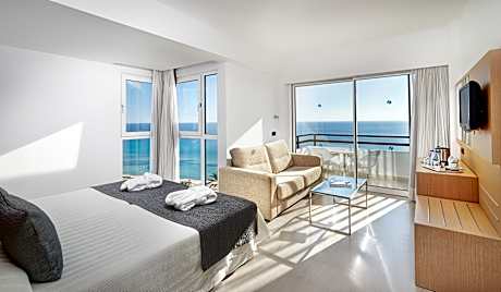 JUNIOR SUITE SEA VIEW BALCONY 2 ADULTS + 1 CHILD