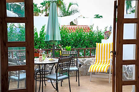 Los Geranios, Close to BEACH, Puerto Colon, YellowCat 2