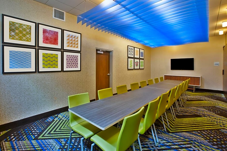 Holiday Inn Express and Suites South Hill By IHG