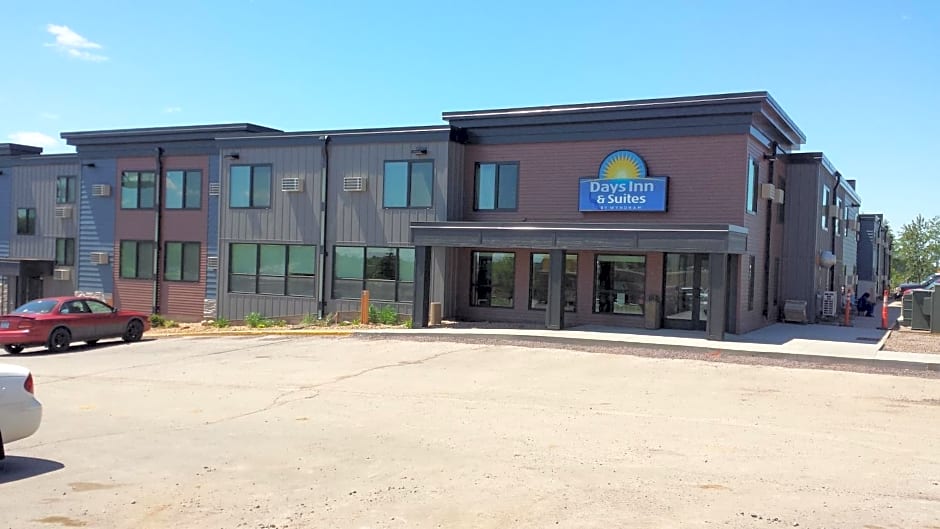 Days Inn & Suites by Wyndham Duluth by the Mall