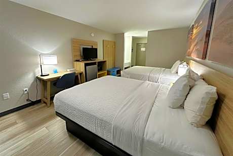 Queen Room with Two Queen Beds - Non-Smoking