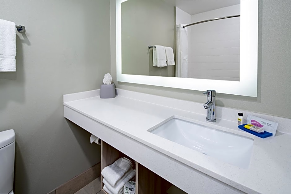 Holiday Inn Express & Suites Watsonville By IHG