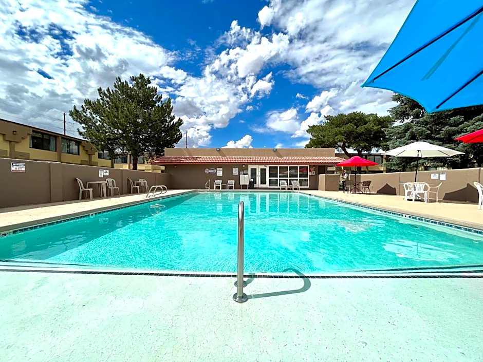 Brentwood Inn & Garden