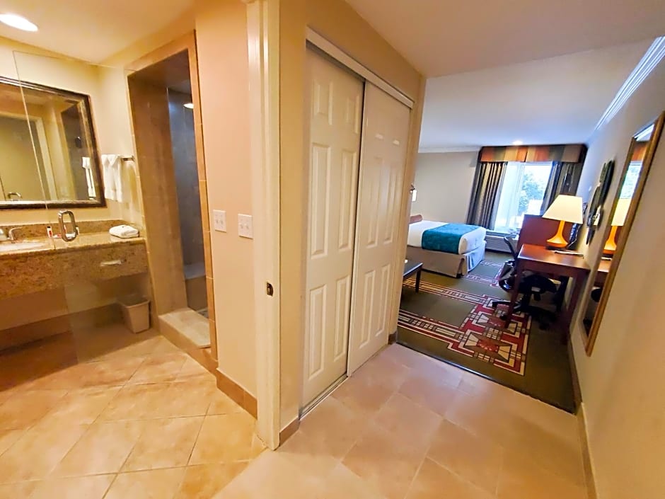Howard Johnson by Wyndham Pasadena