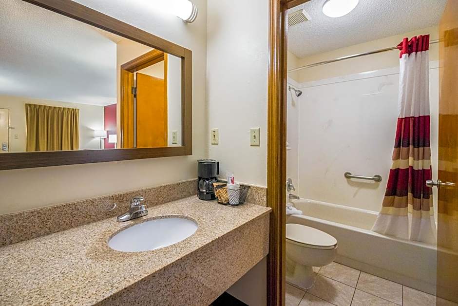 Red Roof Inn Clarksville