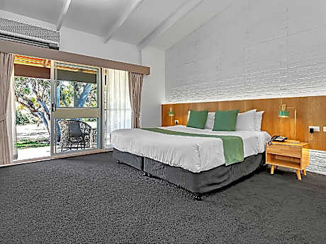 Premium Golf-View Room with 1 double bed