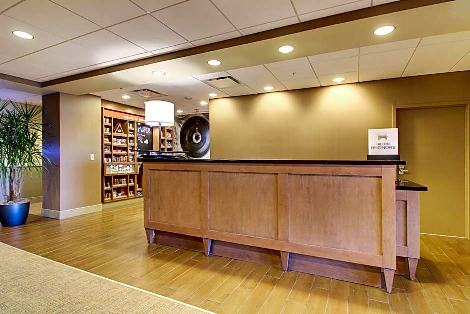 Hampton Inn By Hilton & Suites Milwaukee West
