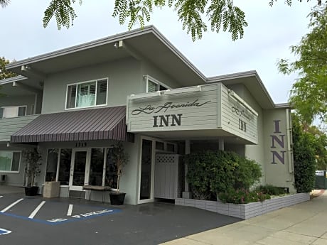 La Avenida Inn
