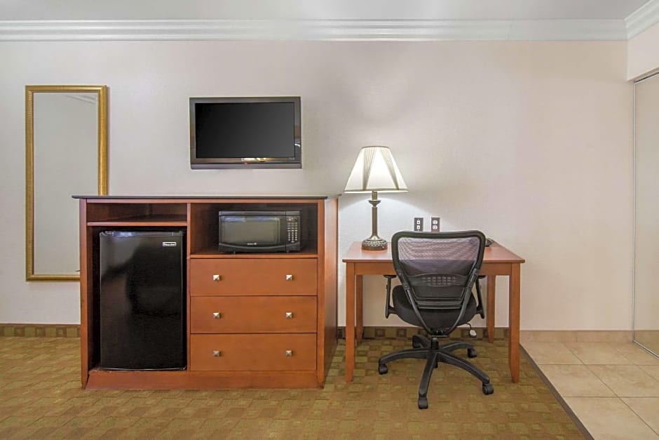 Rodeway Inn Adelanto US 395