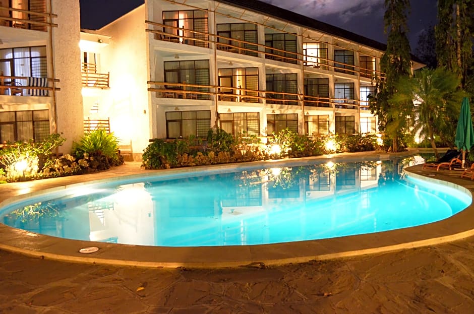 Travellers Beach Hotel & Club