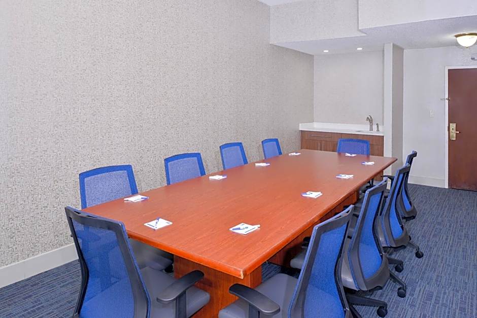 Holiday Inn Express Burlington By IHG