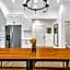 Mid-city Muse W Pool -spacious 5br Minutes To Fq