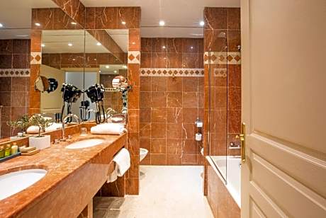 Junior Suite with City View