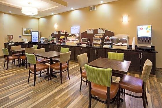 Holiday Inn Express & Suites Davenport North