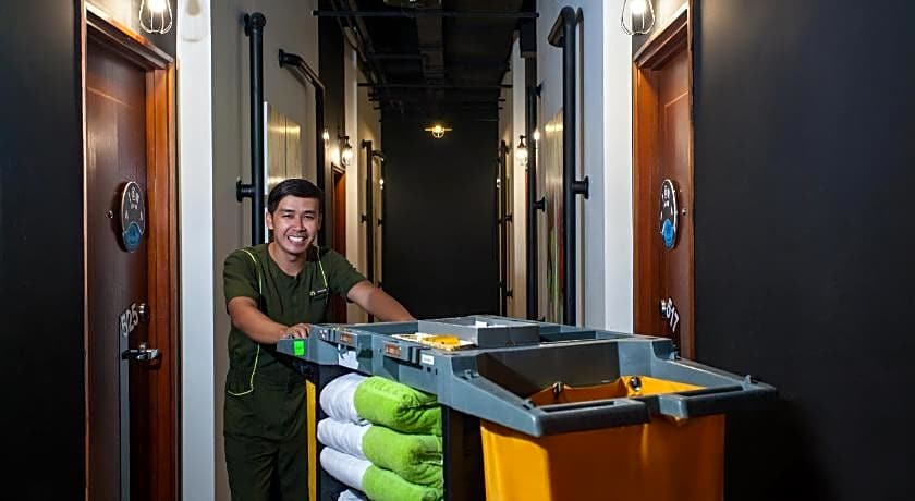 Maxonehotels At Tidar Surabaya