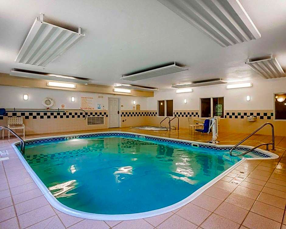 Comfort Suites Independence - Kansas City