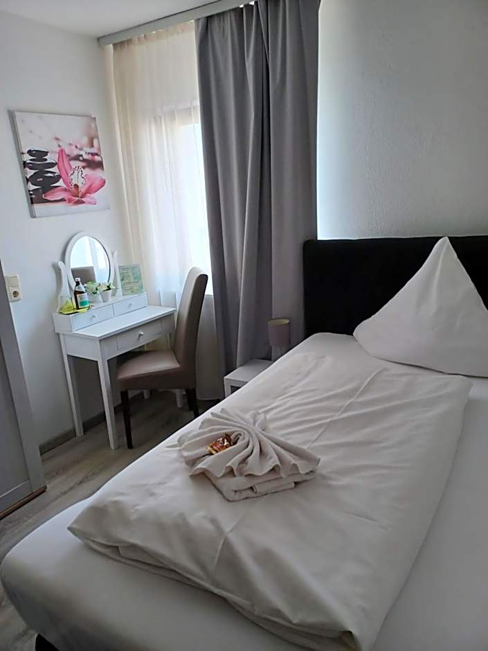 Foto 1 di 4 di Single Room with Bathroom