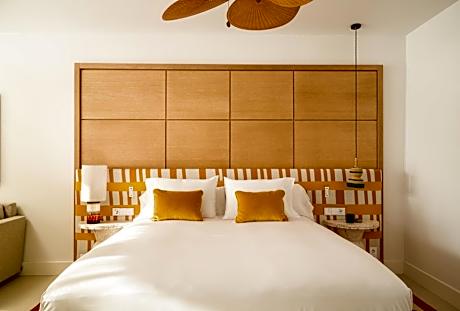 Studio King Suite with Balcony and Sofa Bed - Accessible