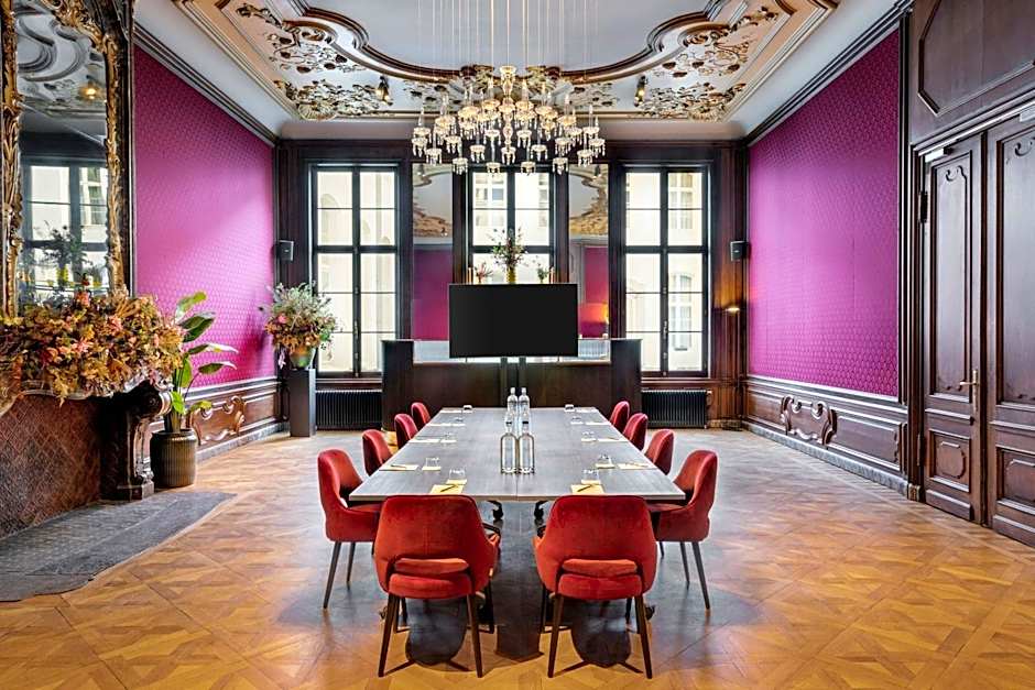 Sapphire House Antwerp, Autograph Collection