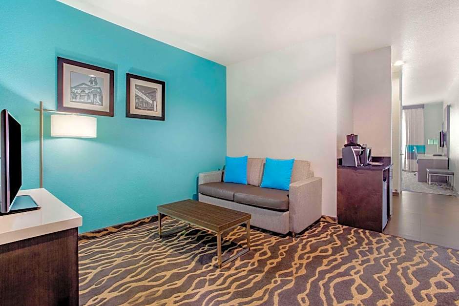 La Quinta Inn & Suites by Wyndham Northlake Ft. Worth
