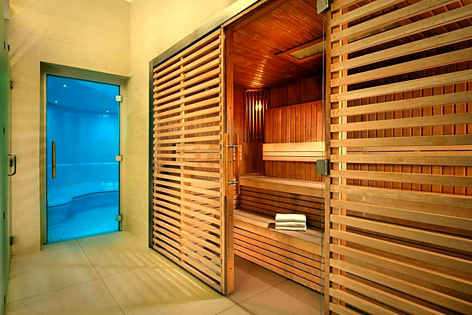 Montcalm East, Autograph Collection