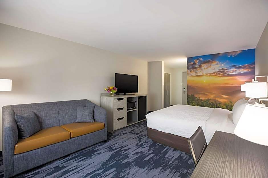 Clarion Pointe Sylva near Cherokee Area