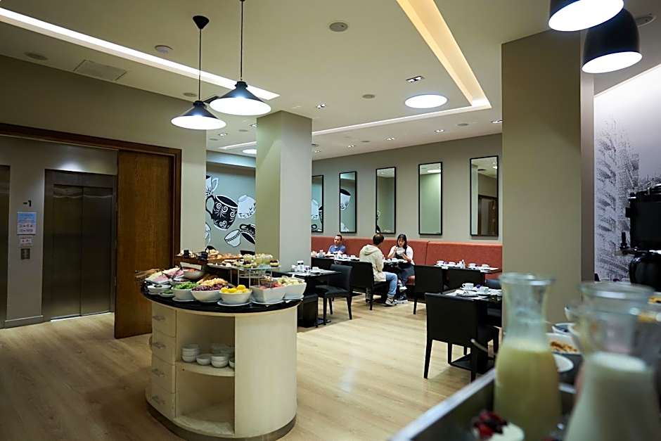 Carles Hotel