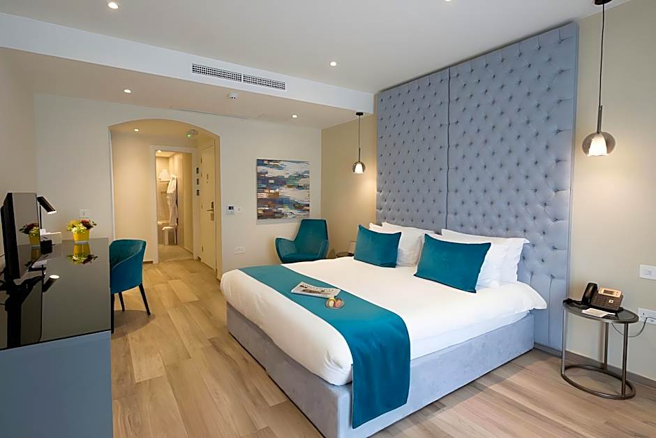 Photo 1 of 7 of Suite, Corner, Balcony