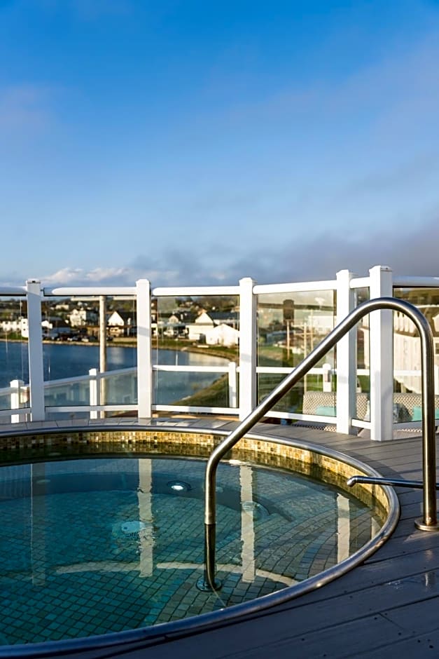Newport Beach Hotel And Suites