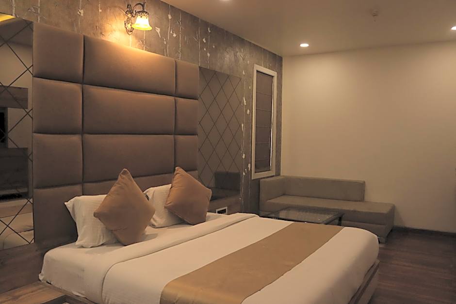 Hotel Wisteria blue