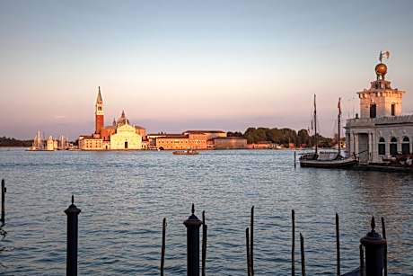 One-Bedroom Monet King Suite