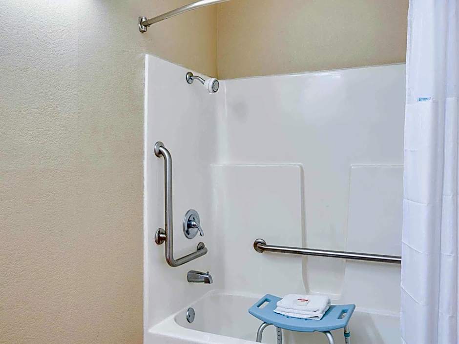 Days Inn by Wyndham Newport