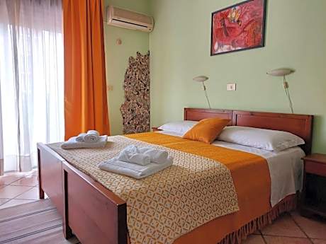 Triple Room with Private Bathroom