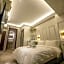 A Residence @ Between Hilton & Cititel Hotel