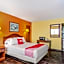 OYO Hotel Downtown Peoria IL I-74