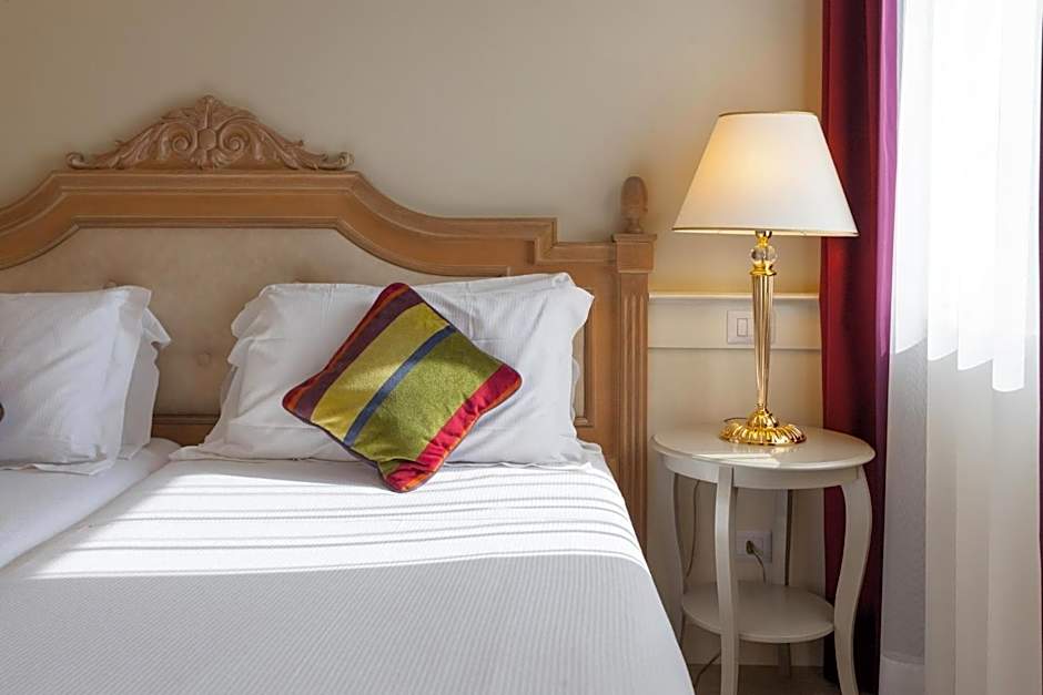 Photo 1 of 6 of Deluxe 1 Double Bed or 2 Beds