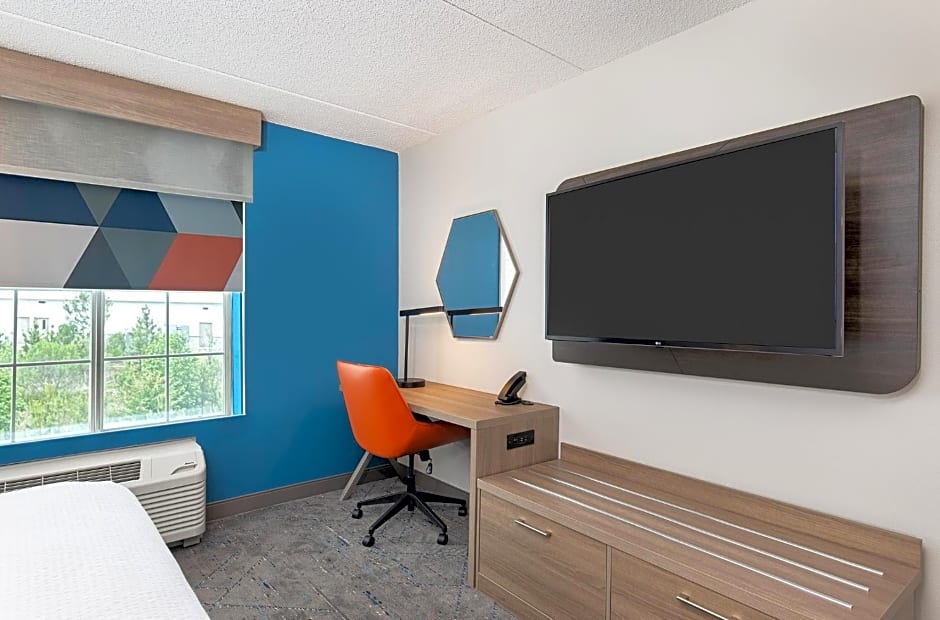 Holiday Inn Express & Suites Columbus at Northlake, an IHG Hotel