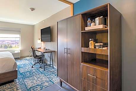 Traditional King Room - Hearing Accessible