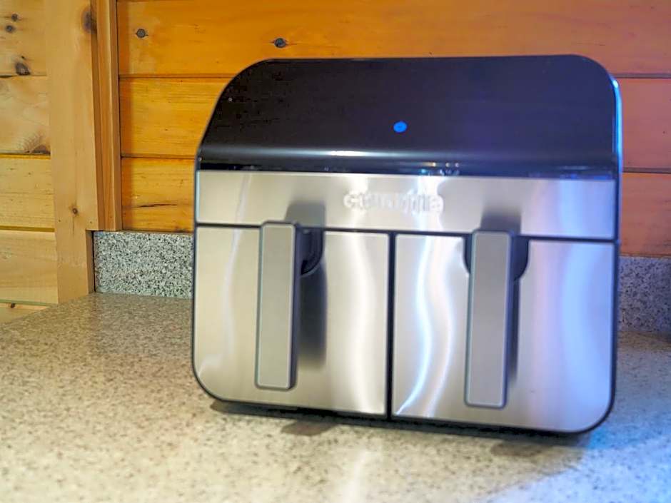 Gateside Chalets Modern Rustic 6-Bedroom with Hot Tub, Near the Village