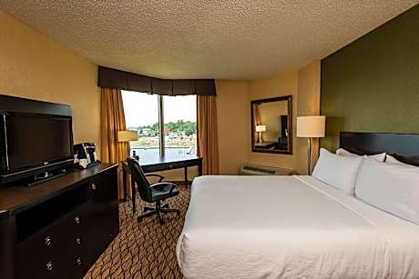 Standard Queen Room with Roll-in Shower - Mobility Access