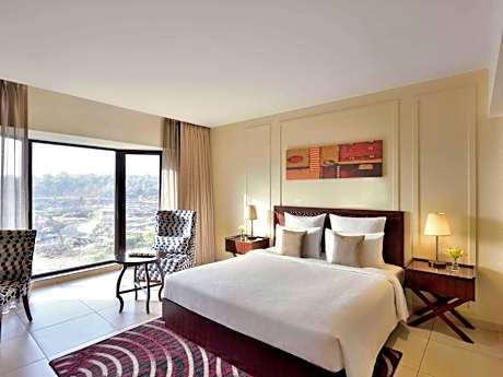 Executive Room with Bathtub with 20% discount on SPA & Food & Soft Beverage & Laundry & Enjoy Happy hours (2+1) & Comp one free ticket for Trampoline Park