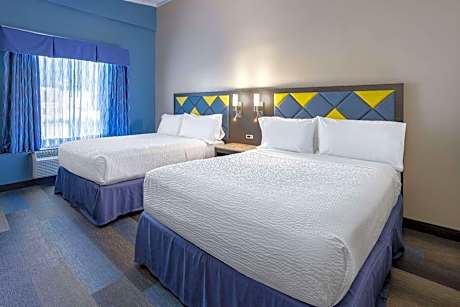 Deluxe Queen Room with Two Queen Beds- Mobility Access/Non-Smoking